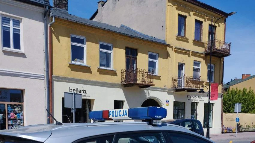 Martwy chłopiec znaleziony w centrum miasta. Policja zatrzymała podjerzanych