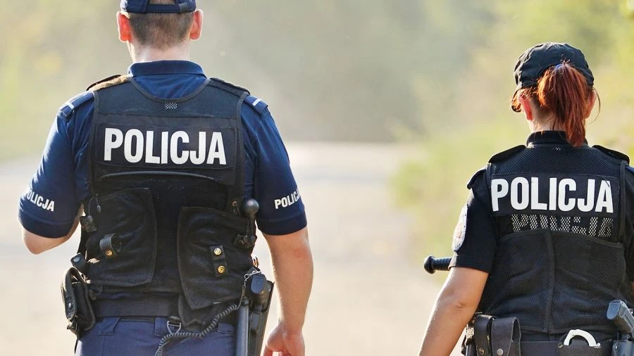 Poranili twarz plażowiczowi. Policja poszukuje sprawców ataku