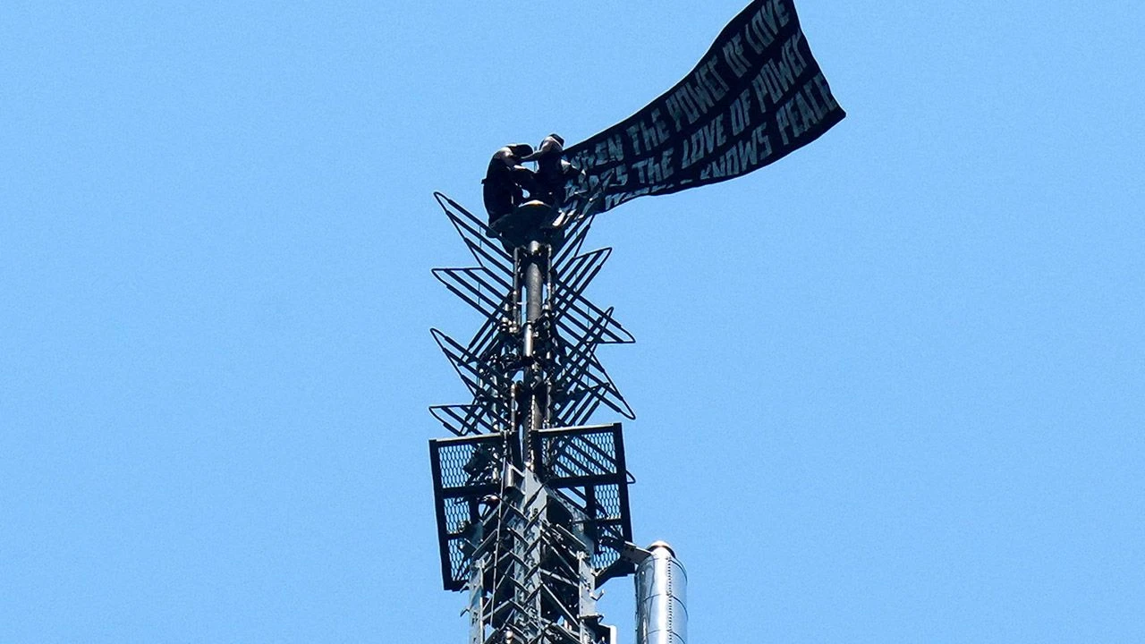 Weszli na iglicę Empire State Building. Transparent z przekazem Hendriksa