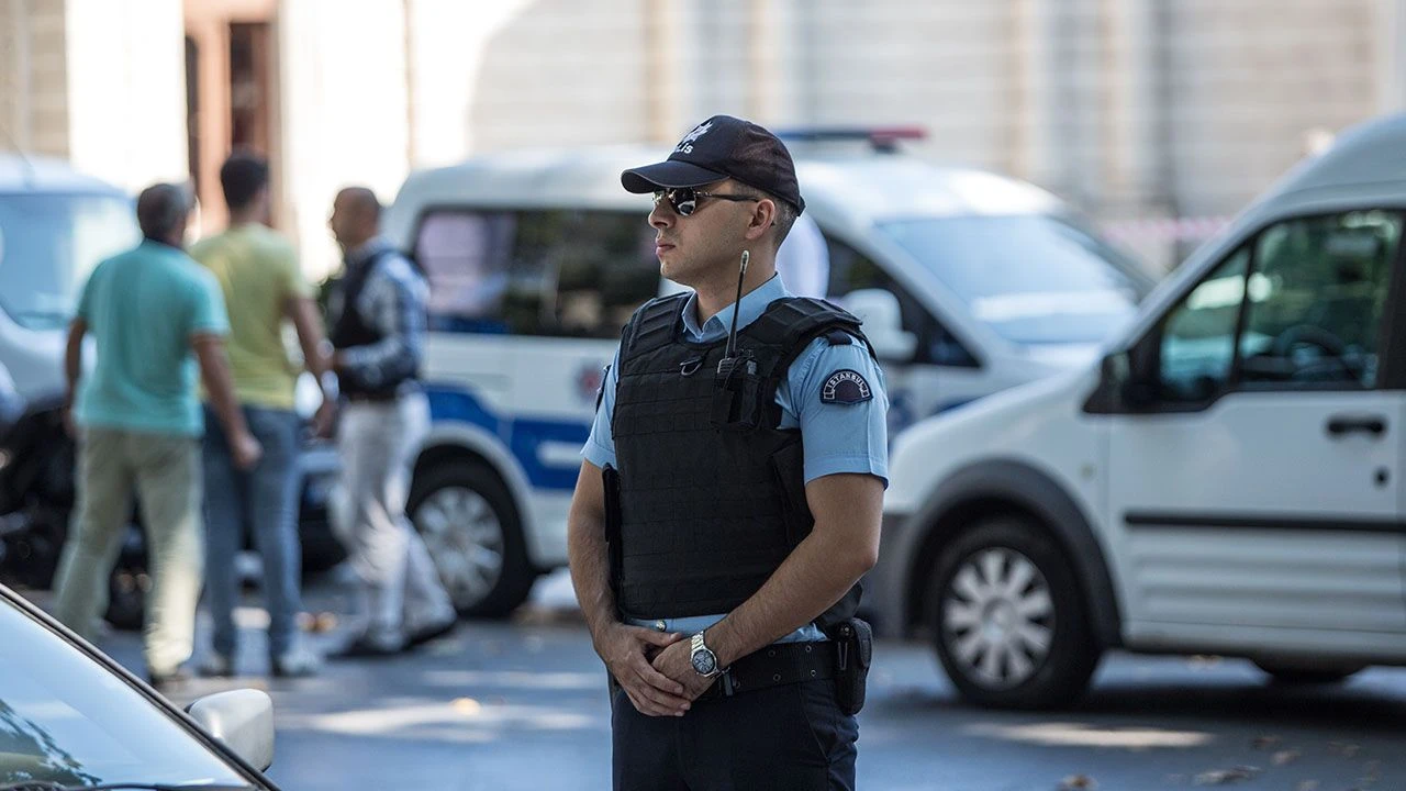 16-latek otworzył ogień do policjantów