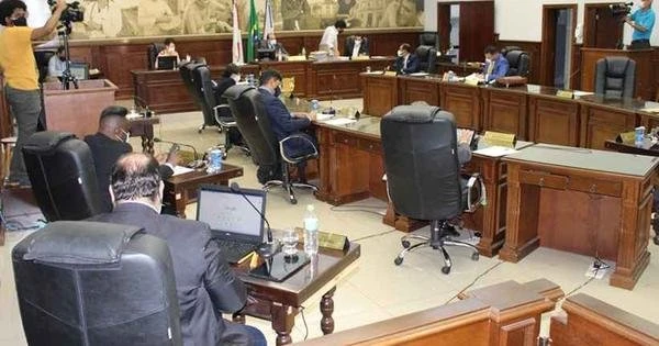 Comisso aponta 3 mil fura filas da vacinao em Minas e CPP instaurada