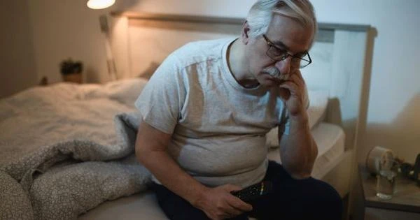 Dormir mal agrava problemas de saúde em idosos obesos, mostra estudo