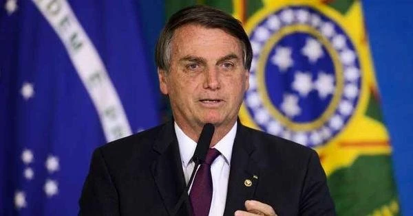 Bolsonaro recebido aos gritos de 'genocida' em Guaratinguet