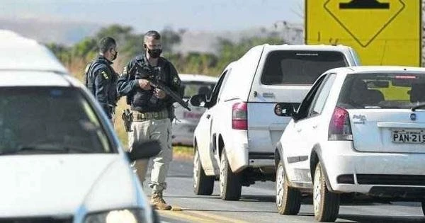 Reforo: 270 policiais seguem procura de Lzaro; moradores deixam regio