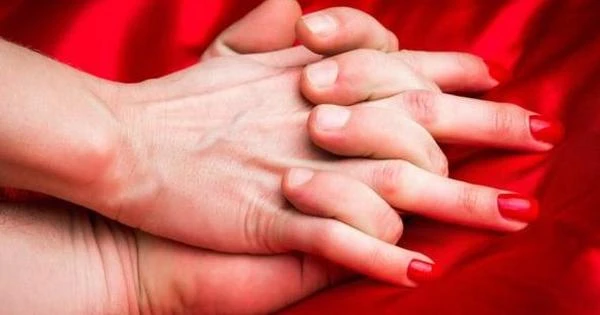 Adolescentes demoram mais para transar e fazem menos sexo nos EUA, aponta estudo