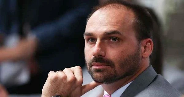 Eduardo Bolsonaro elogia Gusttavo Lima: 'resume sentimento do brasileiro'
