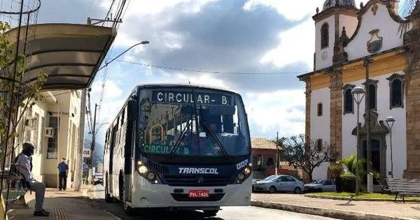 Populao de Caet no pagar passagem no transporte coletivo entre bairros