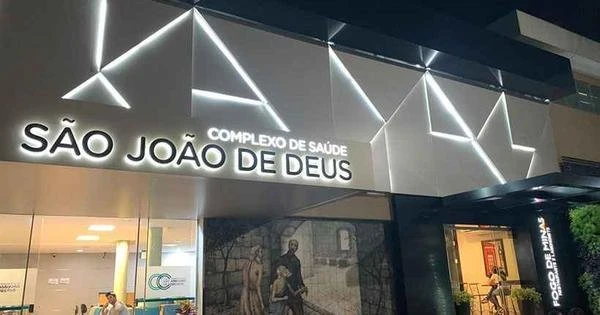 Beb de 7 meses internado aps ingerir pedras de crack na prpria casa