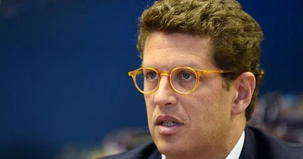 Salles no resiste a presses e exonerado do Ministrio do Meio Ambiente