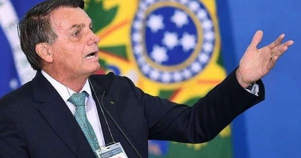 Em culto, Bolsonaro volta a questionar a eficcia das vacinas contra COVID