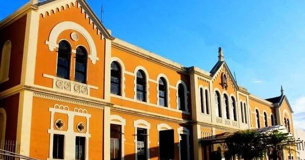 Com 100% dos leitos UTI ocupados, Passos amplia horrio de supermercados