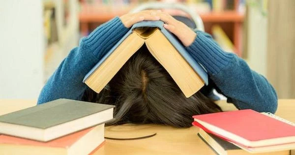 Por que a ansiedade é mais comum em universitários e recém-formados?