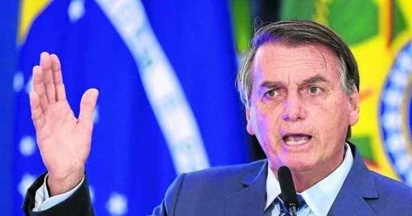 Bolsonaro sobre caso Lzaro: ''Arma deixa voc dormir em paz em casa''