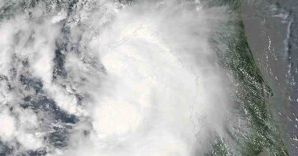 Dez crianas morrem em engavetamento causado por tempestade nos EUA