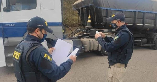 Perigo na estrada: PRF flagra 40 motoristas descumprindo a Lei do Descanso