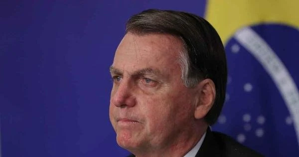 Na briga com Doria por vacina nacional, Bolsonaro faz thread no Twitter