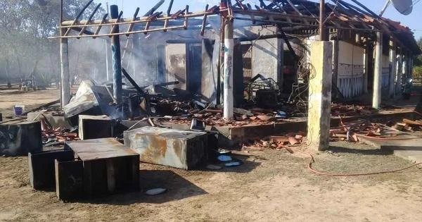 Escola de reserva indgena incendiada em Minas; veja vdeo