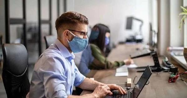 Por que muitos chefes favorecem o 'presentesmo' em vez da produtividade