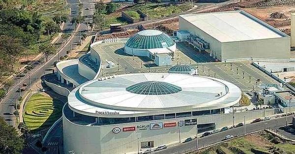 Shopping est sem luz h mais de 10 dias e 1 mil empregos esto ameaados