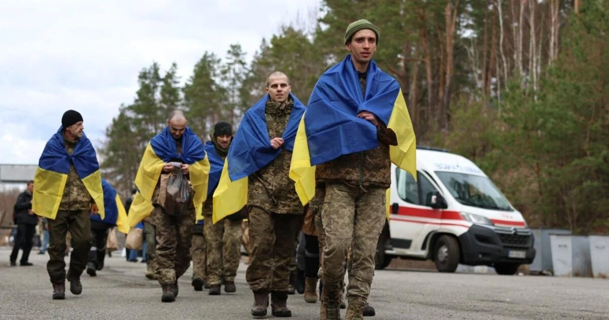 Заручники Росії: як звільнити військових та цивільних із російського полону Чому РФ рідко повертає цивільних заручників? Як домогтися звільнення усіх полонених?