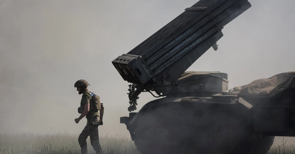«Очевидно, що там криза». Росія намагається зрізати Сіверський виступ – форпост оборони ЗСУ Армія РФ активізувала наступ на Білогорівку, останній опорний пункт ЗСУ в Луганській області. Чому ця локація є стратегічно важливою та які наслідки може мати її втрата – аналіз Донбас Реалії