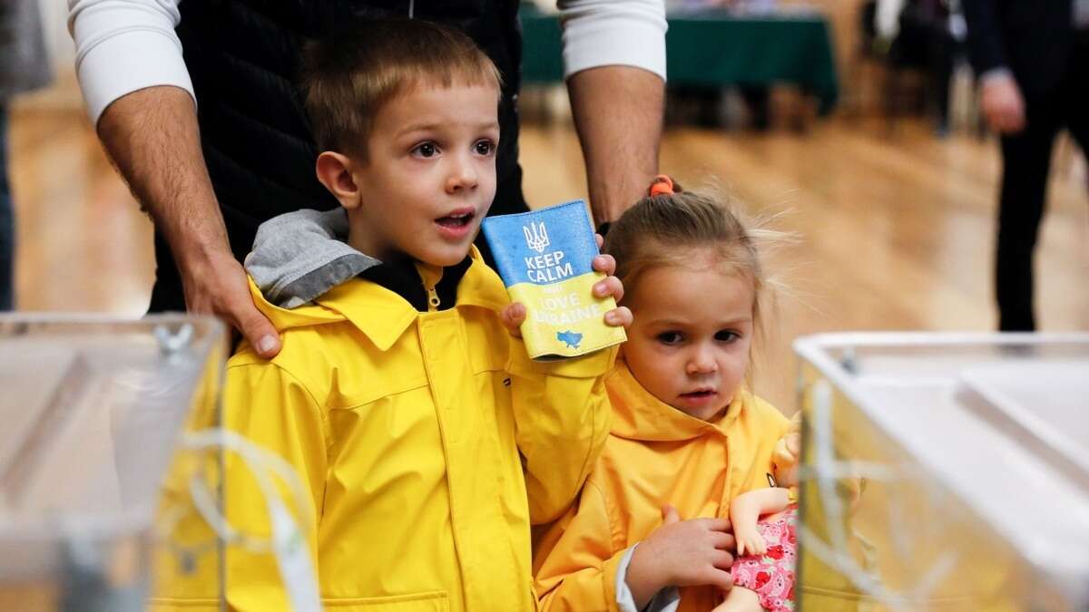 Порушення Конституції, загроза нацбезпеці чи збереження ідентичності? Реакції на законопроєкт про множинне громадянство Проєкт «Ти як?» від Радіо Свобода зібрав реакції щодо законопроєкту про запровадження інституту множинного громадянства в Україні