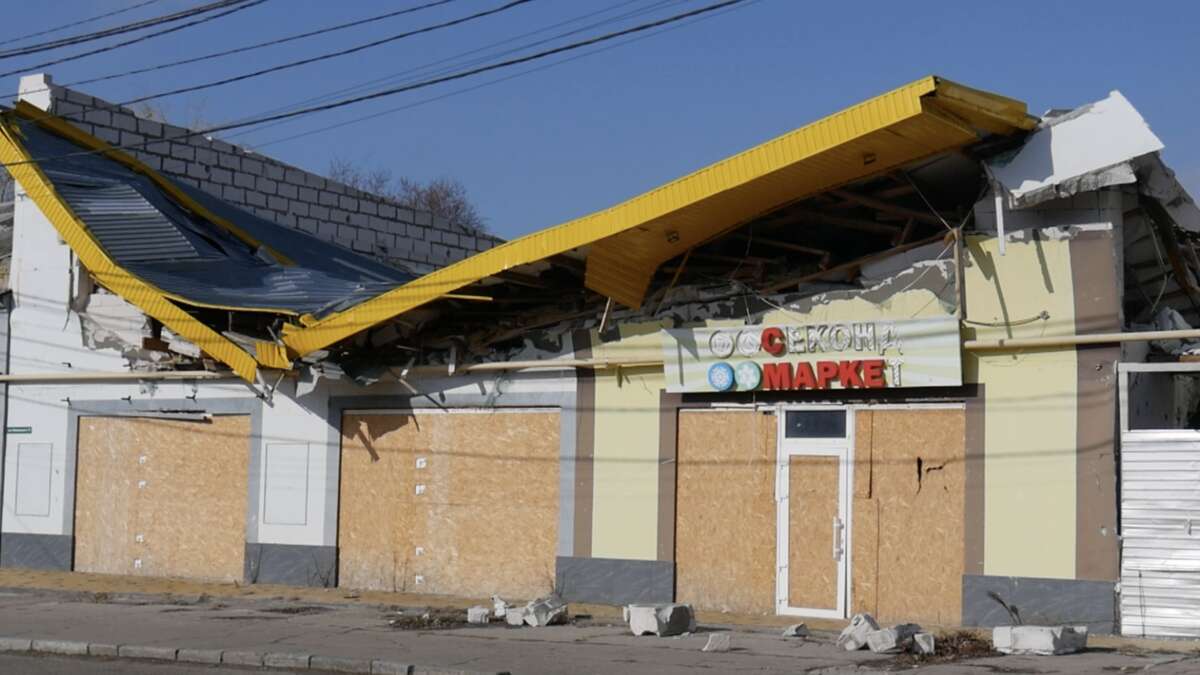 «За два кілометри – армія РФ»: як виживає малий бізнес у Херсоні під щоденними ударами окупантів У Херсоні залишаються жити 70 тисяч населення – влада