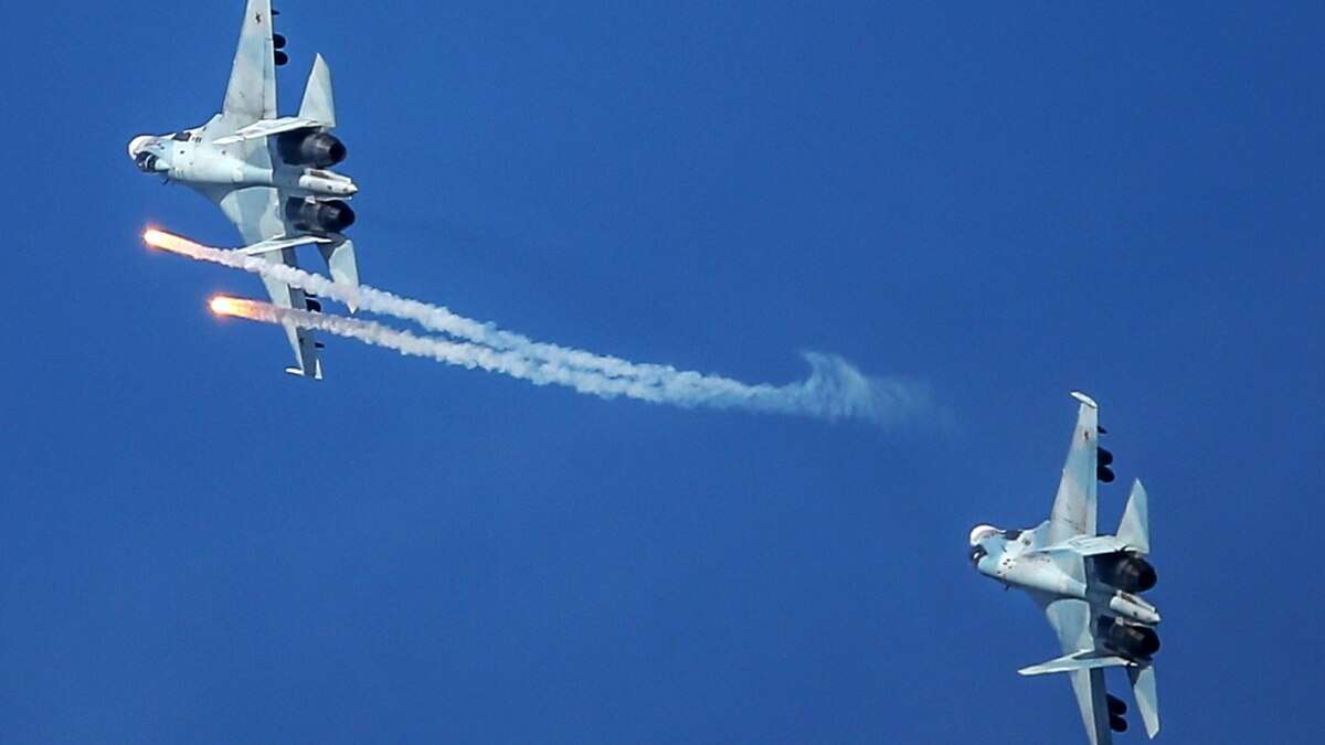 Російські Су-30, казахські фахівці і французький завод – розкрито таємну схему ремонту винищувачів РФ. Інтерв'ю з розслідувачем Російські літаки, що активно використовуються у війні проти України, продовжують ремонтуватися і функціонувати на французькому обладнанні