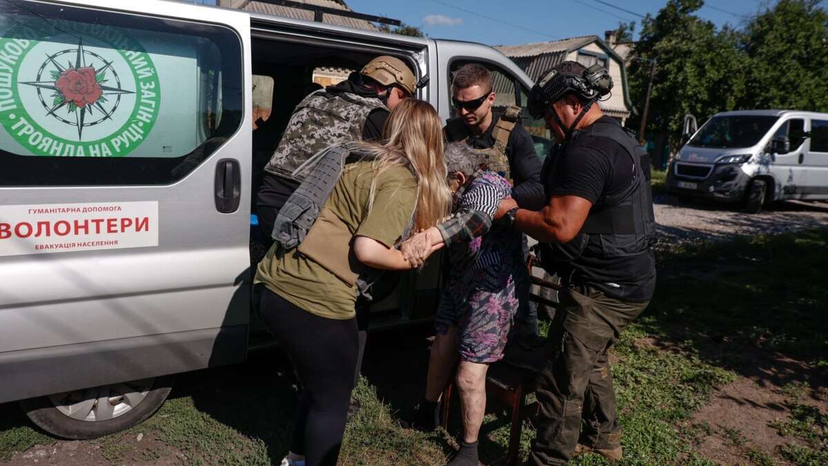 «Людину не кинемо». Як волонтери Helping to Leave евакуюють українців з окупації і депортації? Як виїхати з окупації після закриття гуманітарного коридору на Сумщині?