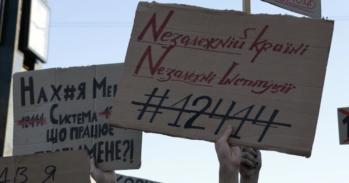 Закон №12414. Мітингувальники обіцяють виходити на акції, доки їх не почує влада. Президент каже, що «усі почули, що кажуть люди»