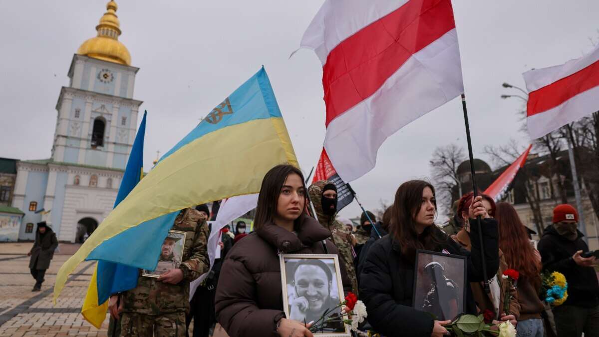 Поки тривали невизнані вибори. Як у Києві вшанували пам'ять білорусів, що загинули за Україну (фоторепортаж)