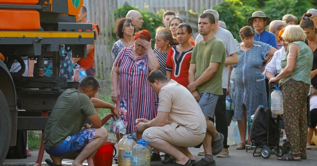 «Люди б’ються за воду»: чому життя в окупації порівнюють з бідними країнами Африки? Окупаційна влада радить жителям збирати дощову воду