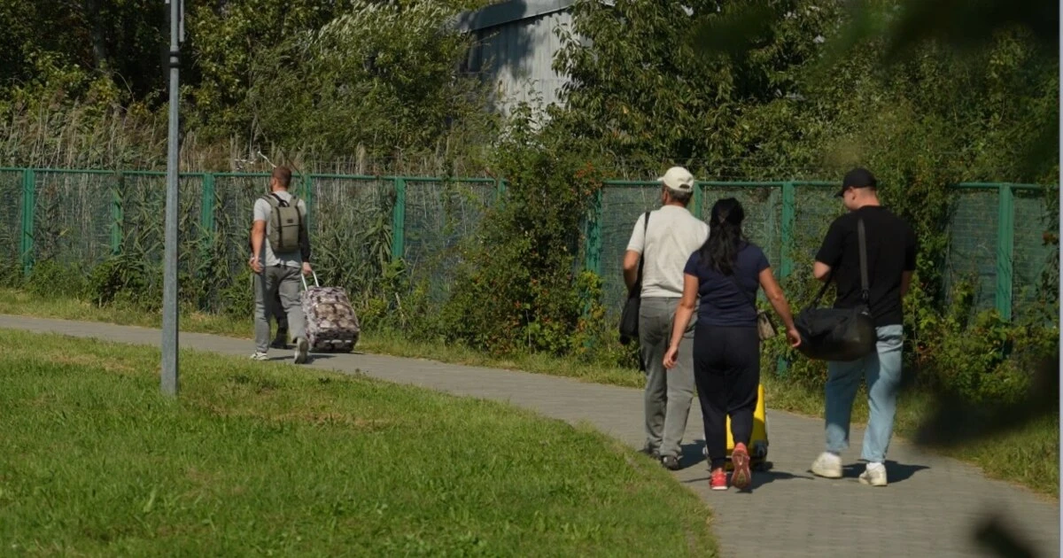 «Я в Польщі!»: як українські юнаки віком 18-22 користуються дозволом перетинати кордон «Ухилянт – це той, хто незаконно втік із країни. Я з країни виїхав за законом»