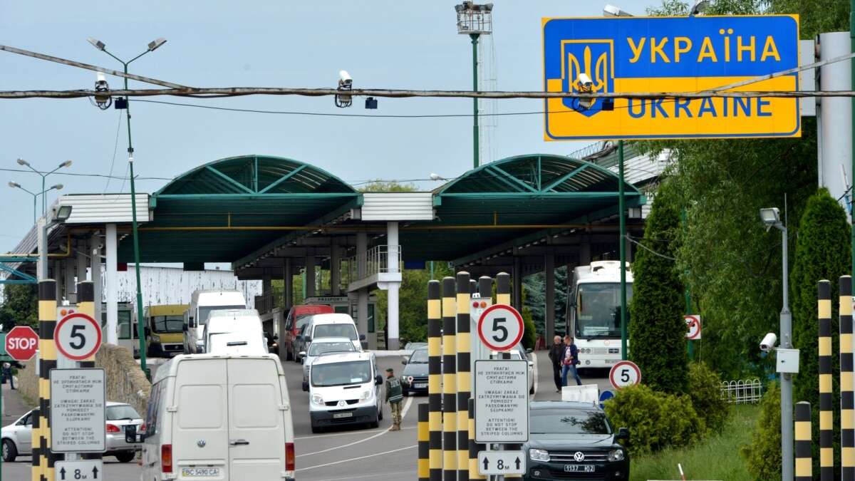 На кордоні з Польщею поновили пропуск вантажівок після технічного збою – ДПСУ