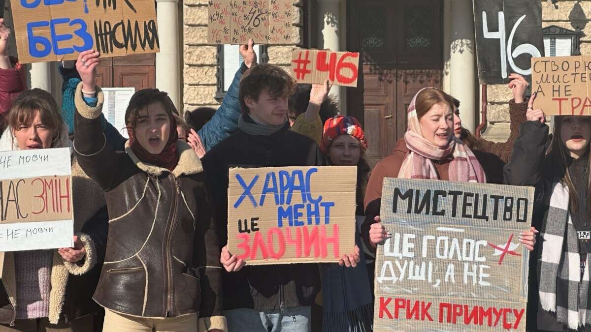 «Мистецтво – це голос душі, а не примус». У Львові вийшли на акцію, щоб підтримати київських театралів