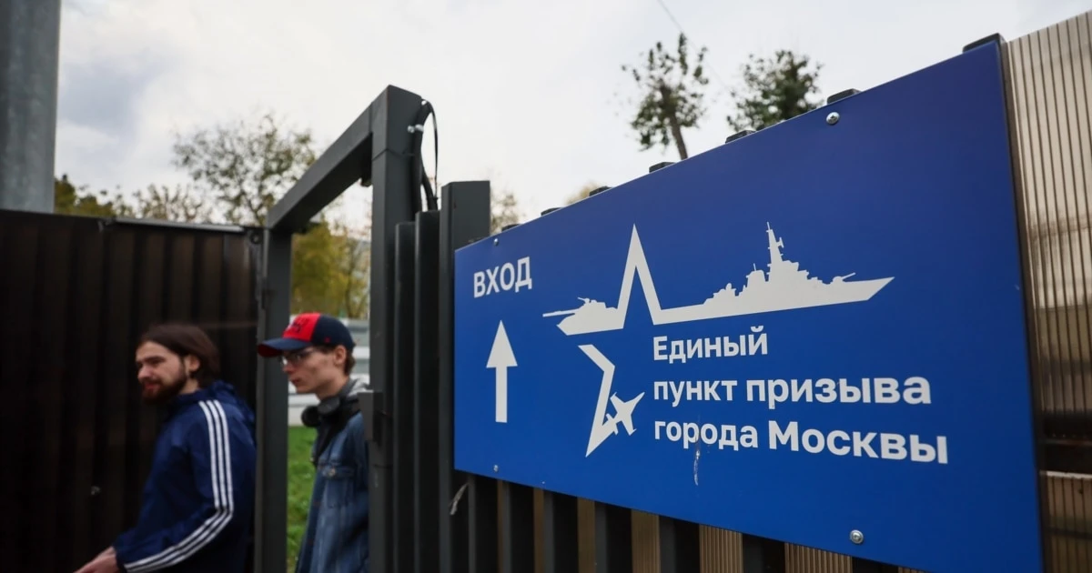 Більше війни, менше грошей: про що може свідчити скорочення виплат на війну Росії в Україні Середній розмір виплати у 37 регіонах був 1,4 мільйона рублів (17 700 доларів США) – що суттєво перевищує середню річну зарплату у Росії