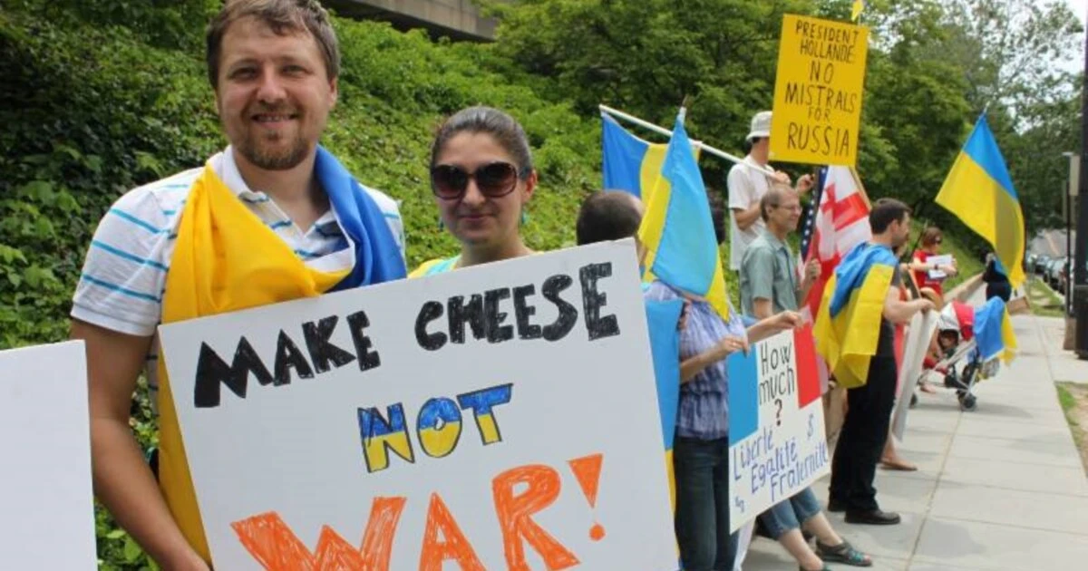 Знищити «Камамбер», «Дорблю», «Брі», хамон. Як Росія веде продуктову війну із Заходом і поширює її на Крим Попри запроваджене Кремлем продуктове ембарго, західні товари якимось чином потрапляють в Росію і окупований Крим