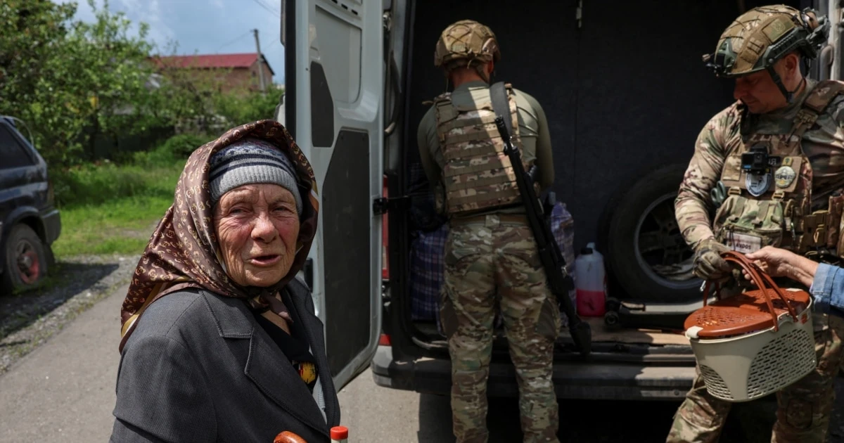 «Я відзначаю прожиті дні». Чому мирні жителі відмовляються їхати з прифронтових Покровська та Лимана «У мене тут – рай»