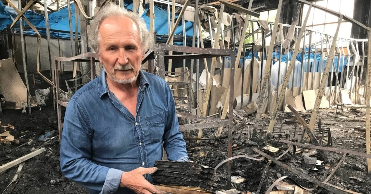 Подвійна втрата Шовкошитних: на фронті загинув син, а дронова атака Росії знищила книжки «Українського пріоритету» Майже 70 тисяч книг видавництва згоріли внаслідок російського обстрілу Києва 17 червня