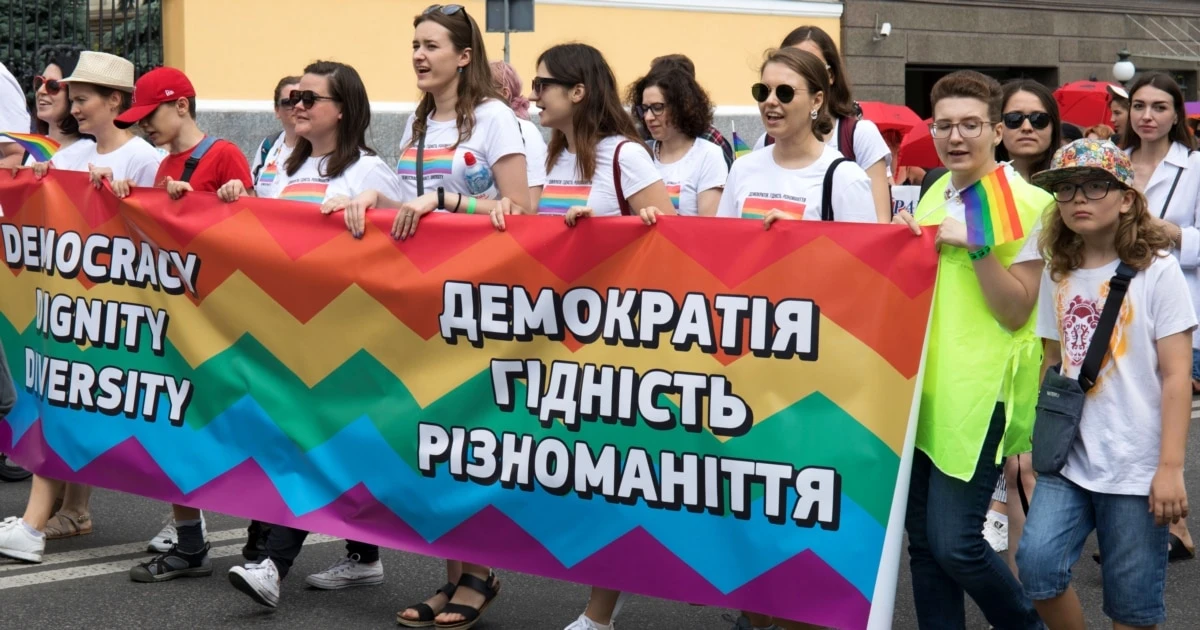 Між «скрєпами» і Європейським Союзом. Що заважає Україні надати права одностатевим парам? У чому полягає «крок назад» законопроєкту нового Цивільного кодексу?