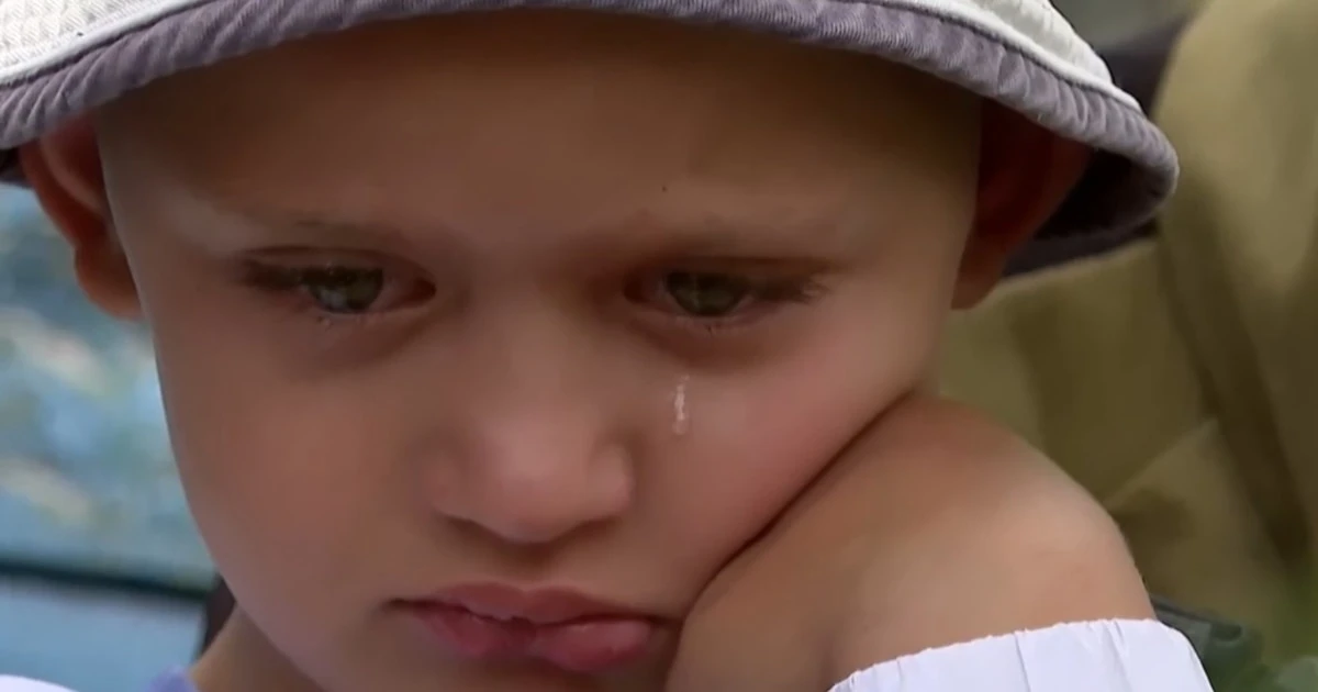 Сльози і сум у дідовому садку. Як евакуюють дітей з родинами із Дніпропетровщини