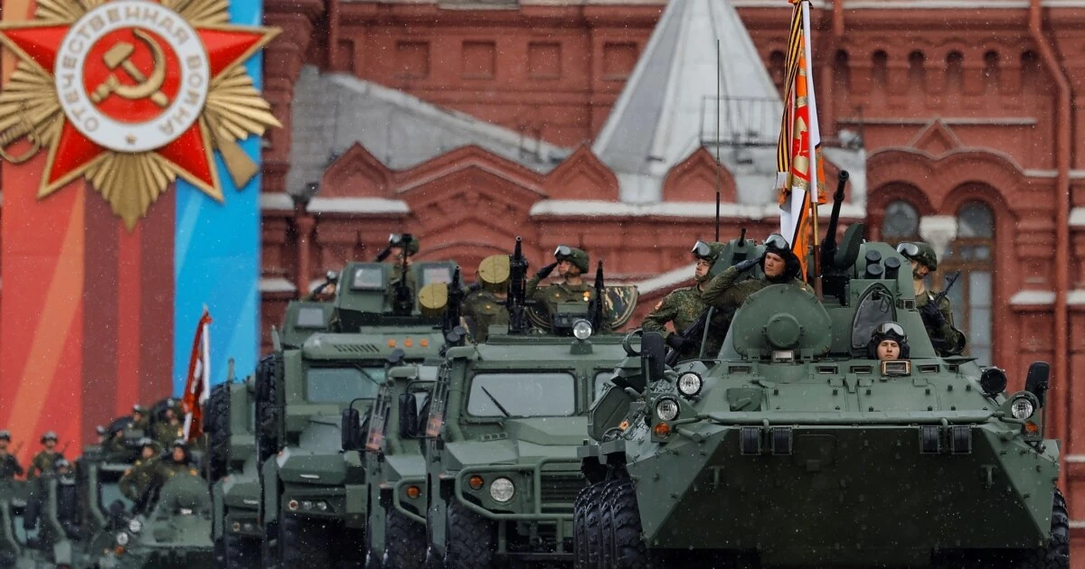 «Паради» у дитсадках та відеокліпи посеред руїн. Як Росія готується до 9 травня? Кремль боїться, що Україна може завадити параду 9 травня у Москві?