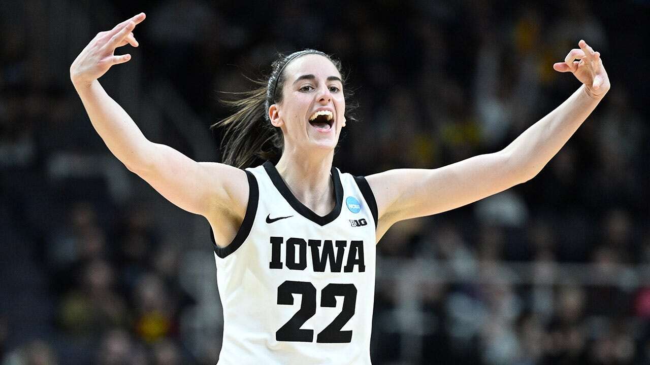 Caitlin Clark's strong performance lifts Iowa to Elite 8, setups rematch with defending champion LSU