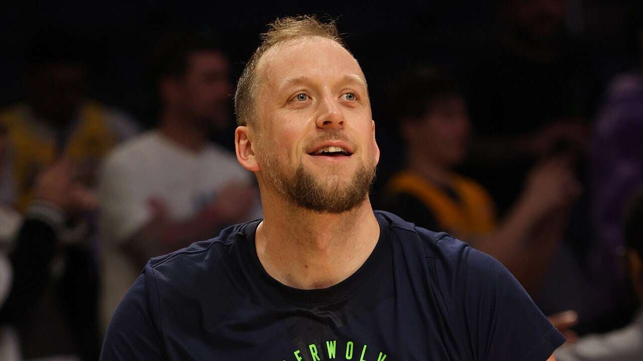 Timberwolves' Joe Ingles gets rare start so his autistic son can see him play for the first time