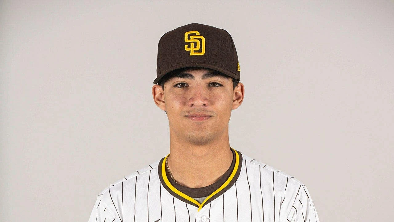 Padres top pitching prospect self-deports to Mexico after pleading guilty to human smuggling charge: report