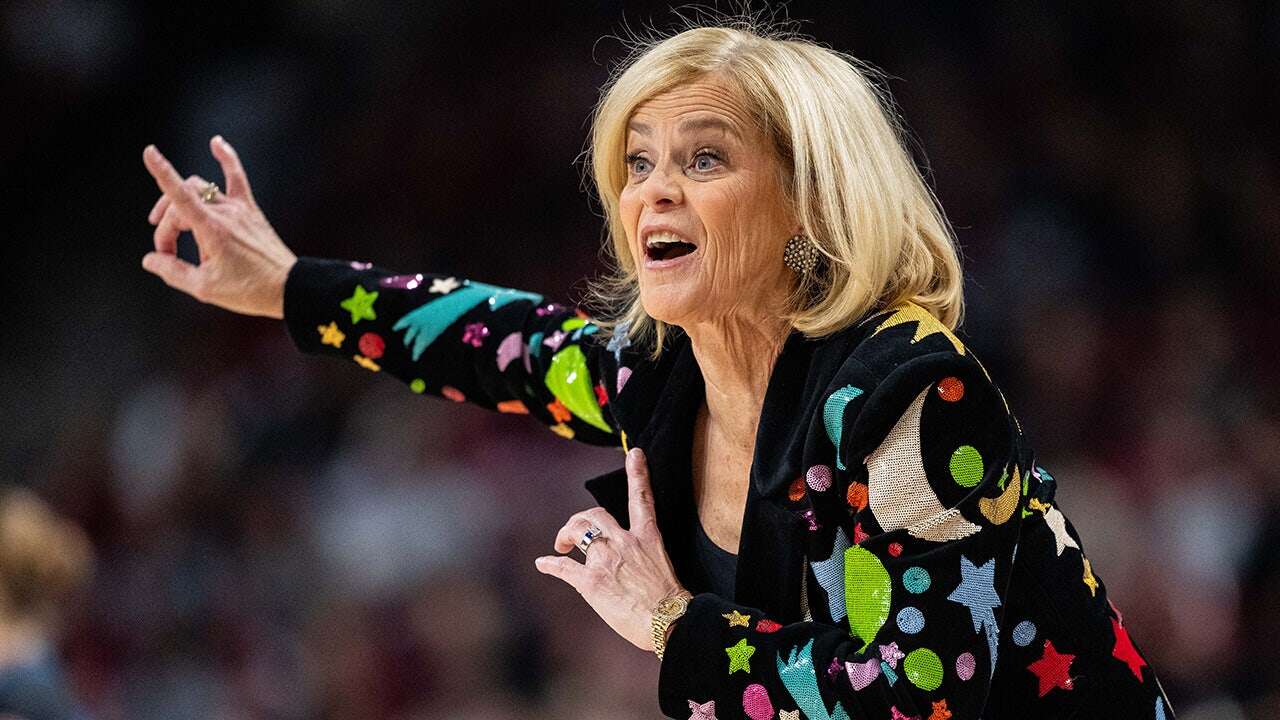 Two players ejected after shoving fiasco, LSU's Kim Mulkey slaps clipboard in chippy college basketball game