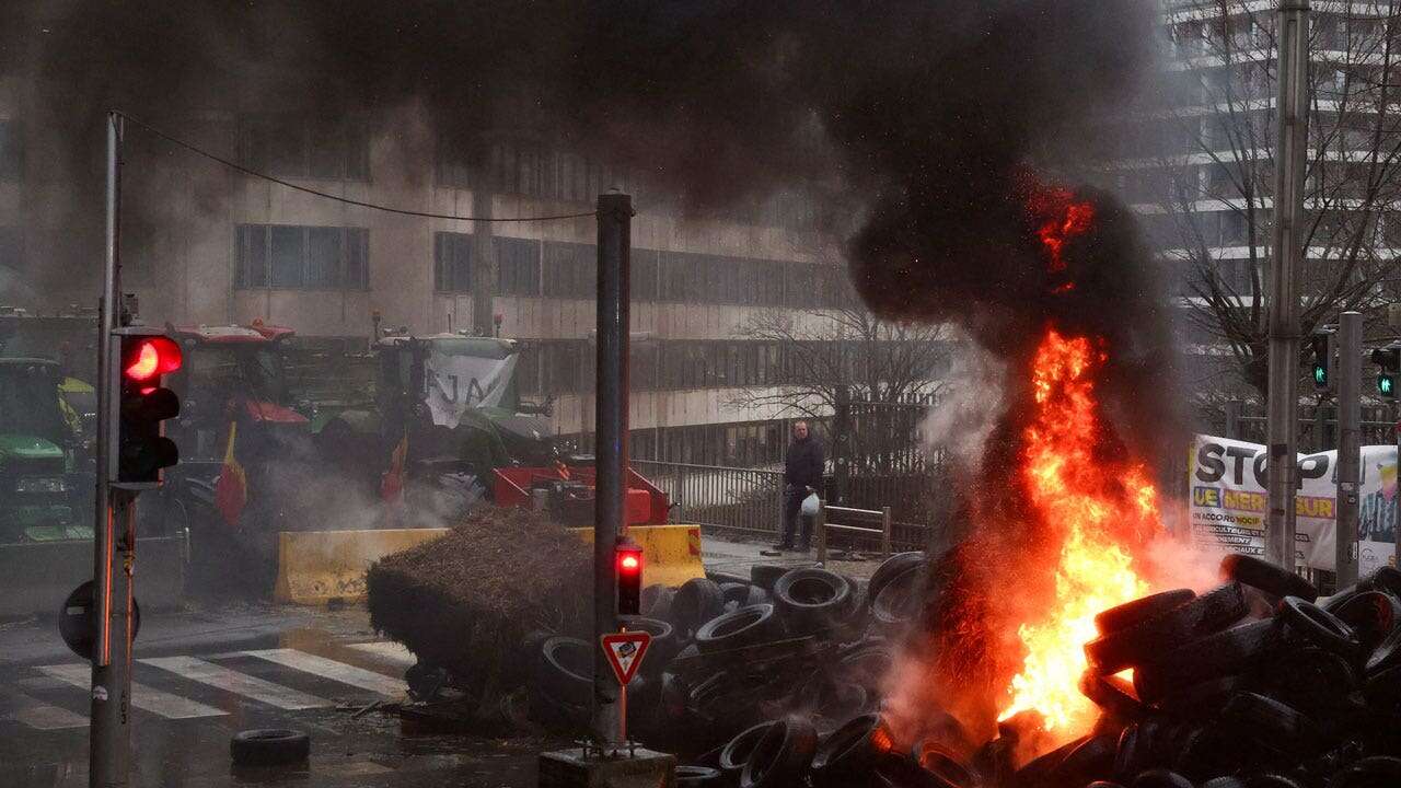 EU agriculture ministers meet to discuss widespread European farmer protests