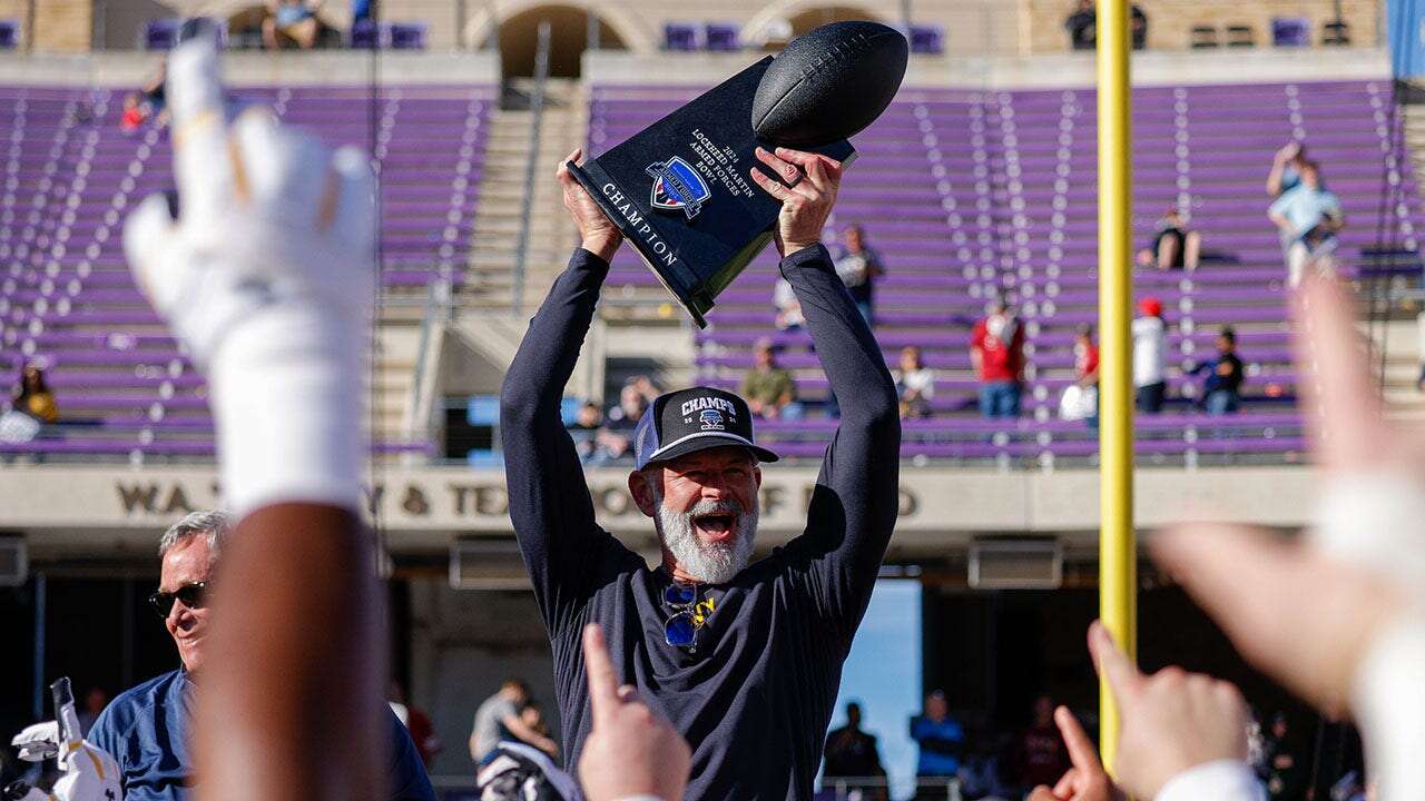 Navy denies Oklahoma victory in Armed Forces Bowl after stopping late 2-point conversion