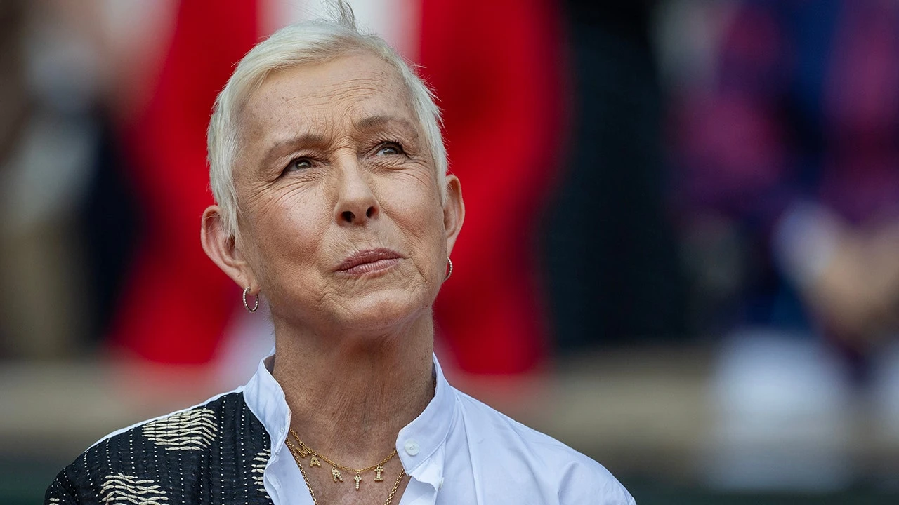 Tennis legend Martina Navratilova asks Dems what they're 'willing to give up for men who identify as trans'