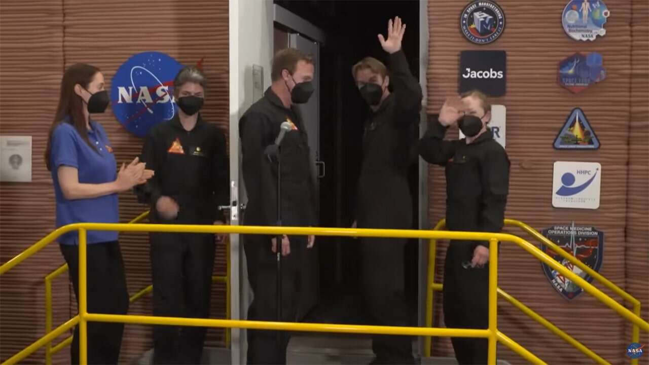 NASA seals 4-person crew in Mars simulator for next 378 days